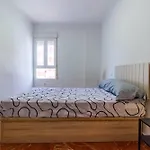 Daire Piso Museo Del Realismo-catedral-alcazaba-free Parking-wifi-aire Acondicionado