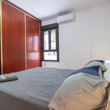 Daire Piso Museo Del Realismo-catedral-alcazaba-free Parking-wifi-aire Acondicionado