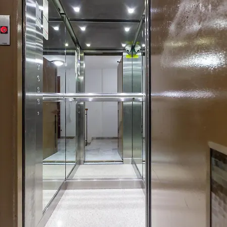 Piso Museo Del Realismo-catedral-alcazaba-free Parking-wifi-aire Acondicionado Daire