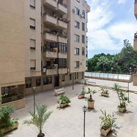 Daire Piso Museo Del Realismo-catedral-alcazaba-free Parking-wifi-aire Acondicionado